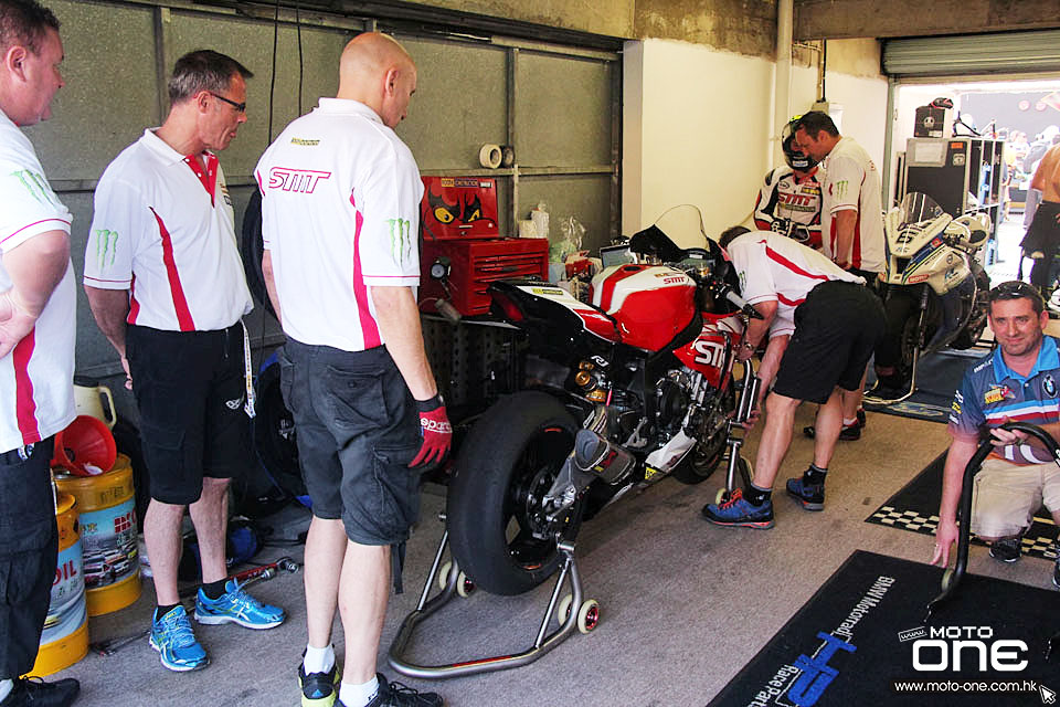 2015 MACAU GP YAMAHA YZF-R1 Stuart Easton