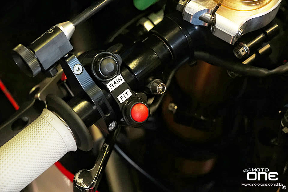 2015 MACAU GP YAMAHA YZF-R1 Stuart Easton