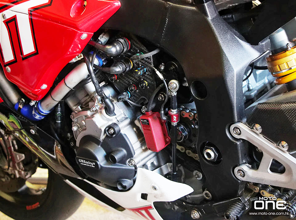 2015 MACAU GP YAMAHA YZF-R1 Stuart Easton