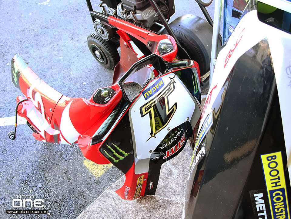 2015 MACAU GP YAMAHA YZF-R1 Stuart Easton