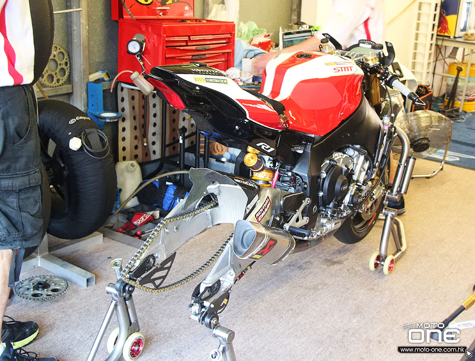 2015 MACAU GP YAMAHA YZF-R1 Stuart Easton