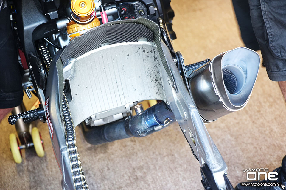 2015 MACAU GP YAMAHA YZF-R1 Stuart Easton