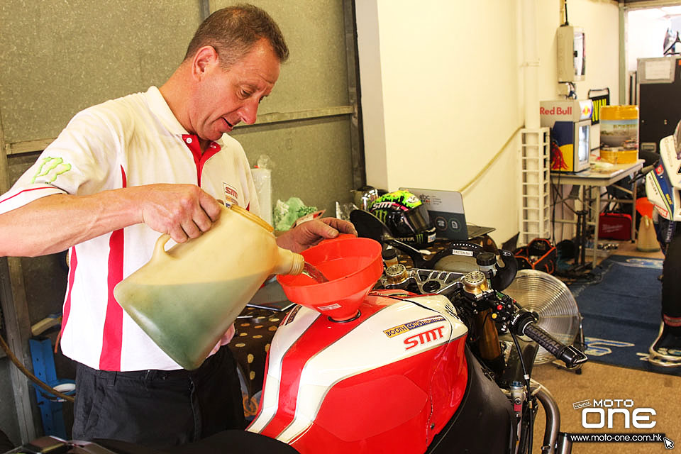 2015 MACAU GP YAMAHA YZF-R1 Stuart Easton