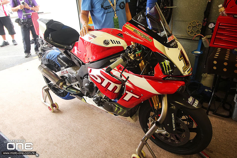 2015 MACAU GP YAMAHA YZF-R1 Stuart Easton