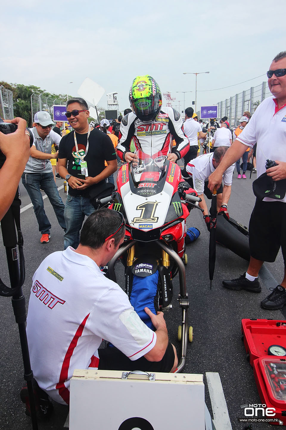 2015 MACAU GP YAMAHA YZF-R1 Stuart Easton