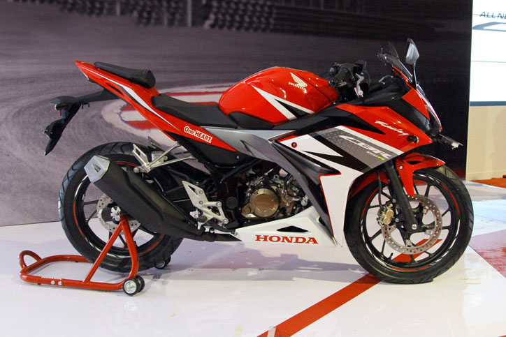 2016 HONDA CBR150R