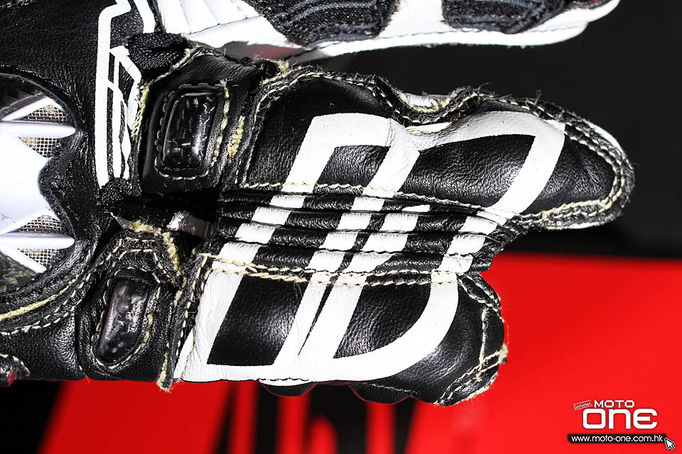 2016 FIVE GLOVES