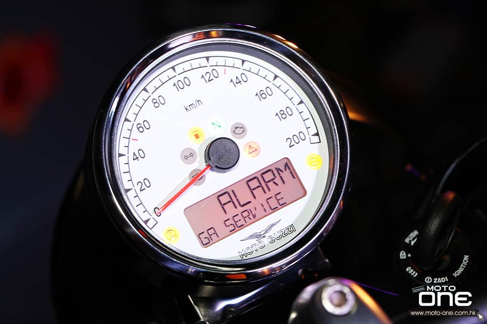 2016 MOTO GUZZI V9 BOBBER
