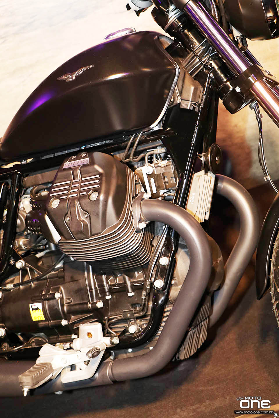 2016 MOTO GUZZI V9 BOBBER