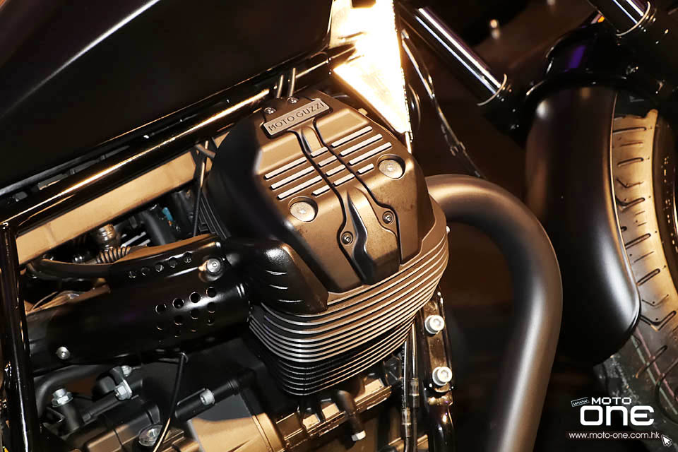 2016 MOTO GUZZI V9 BOBBER