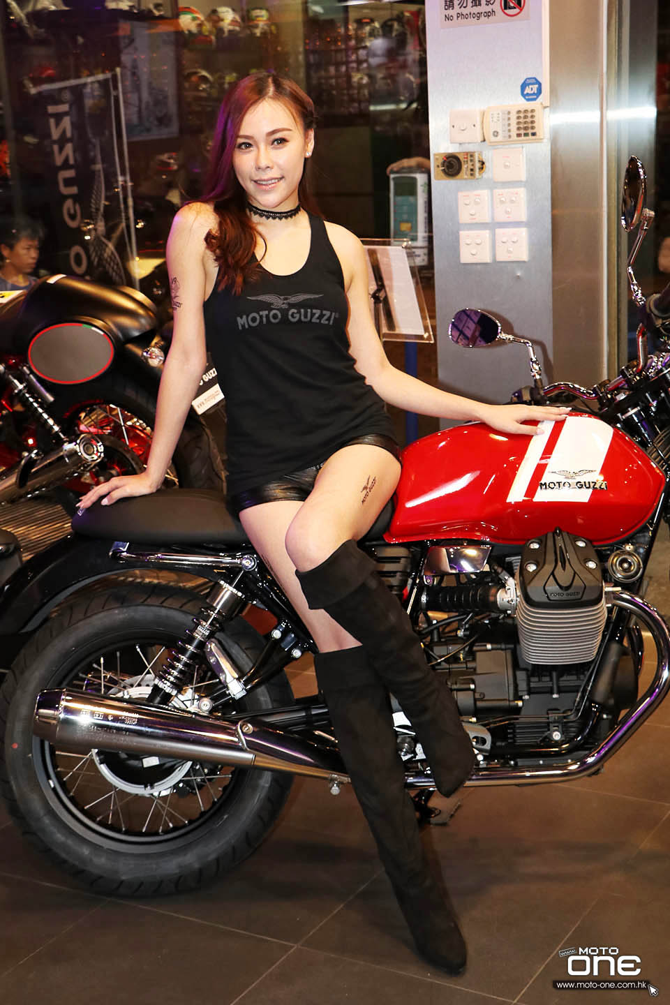 2016 MOTO GUZZI V9 BOBBER