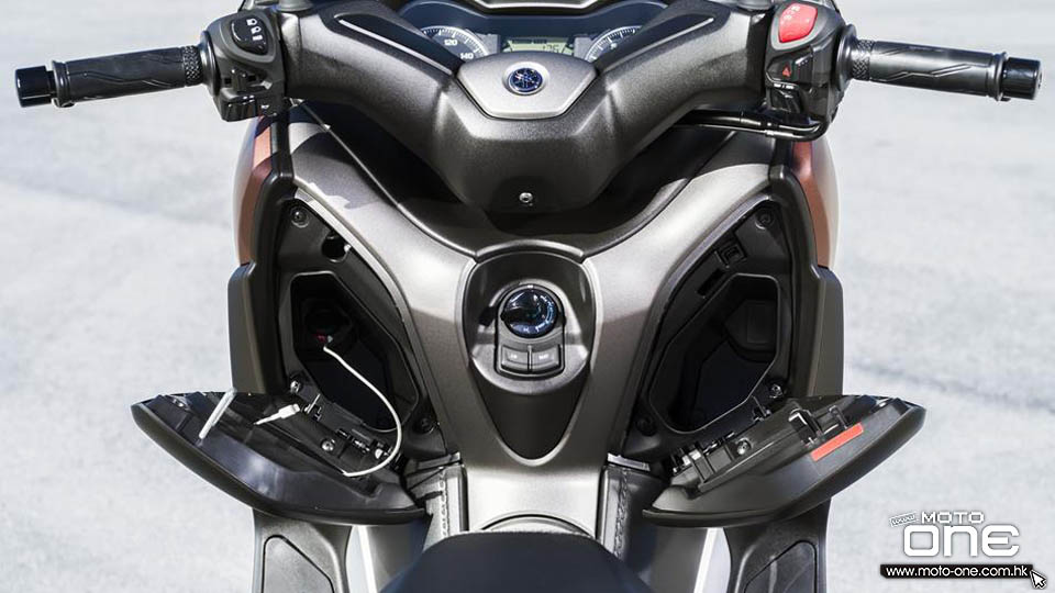 2017 YAMAHA XMAX300