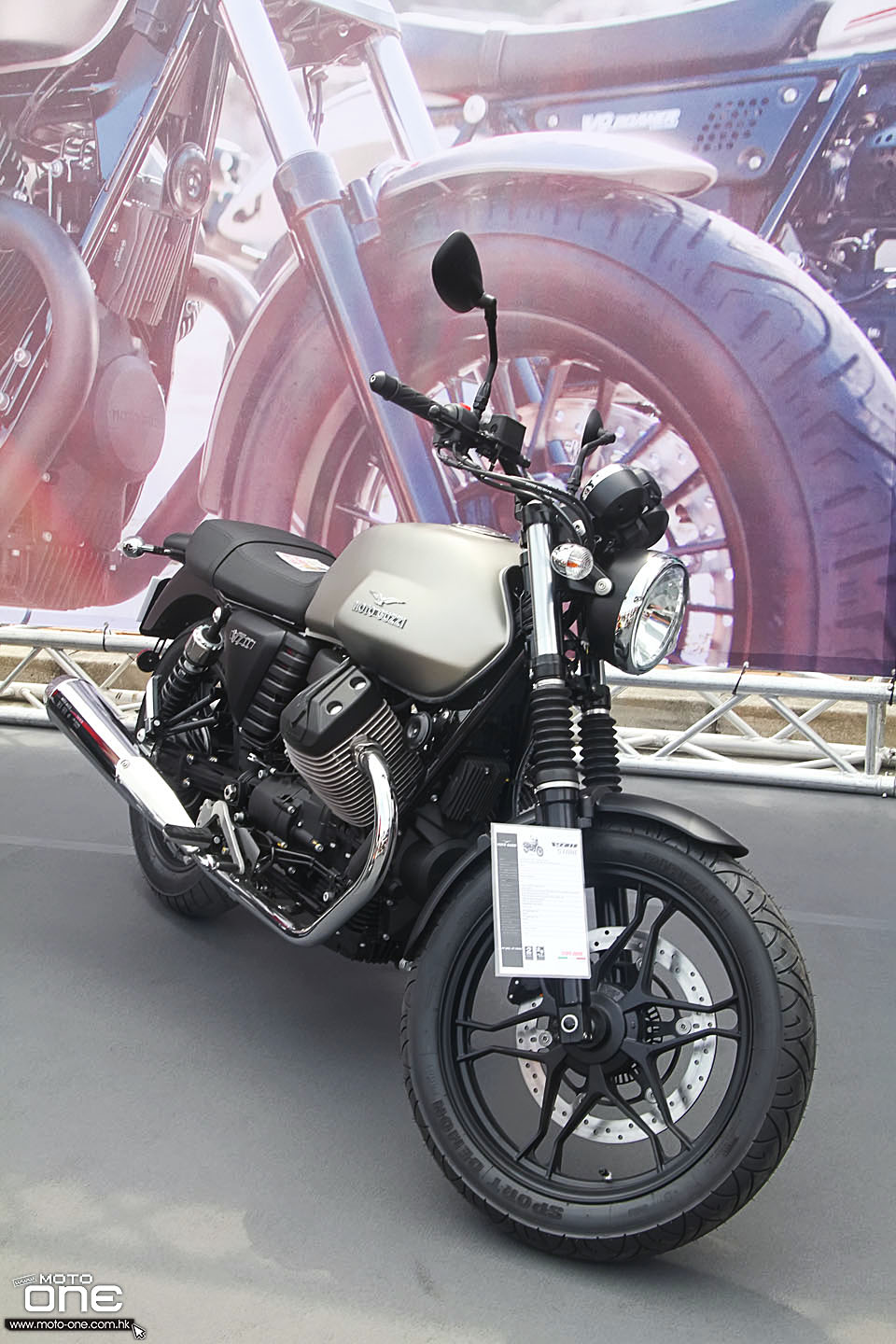 2016 Moto Guzzi HK BIKESHOW