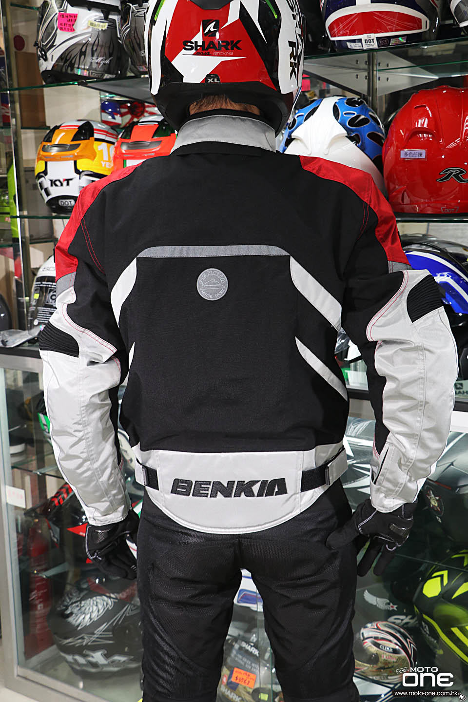 2016 BENKIA SUIT