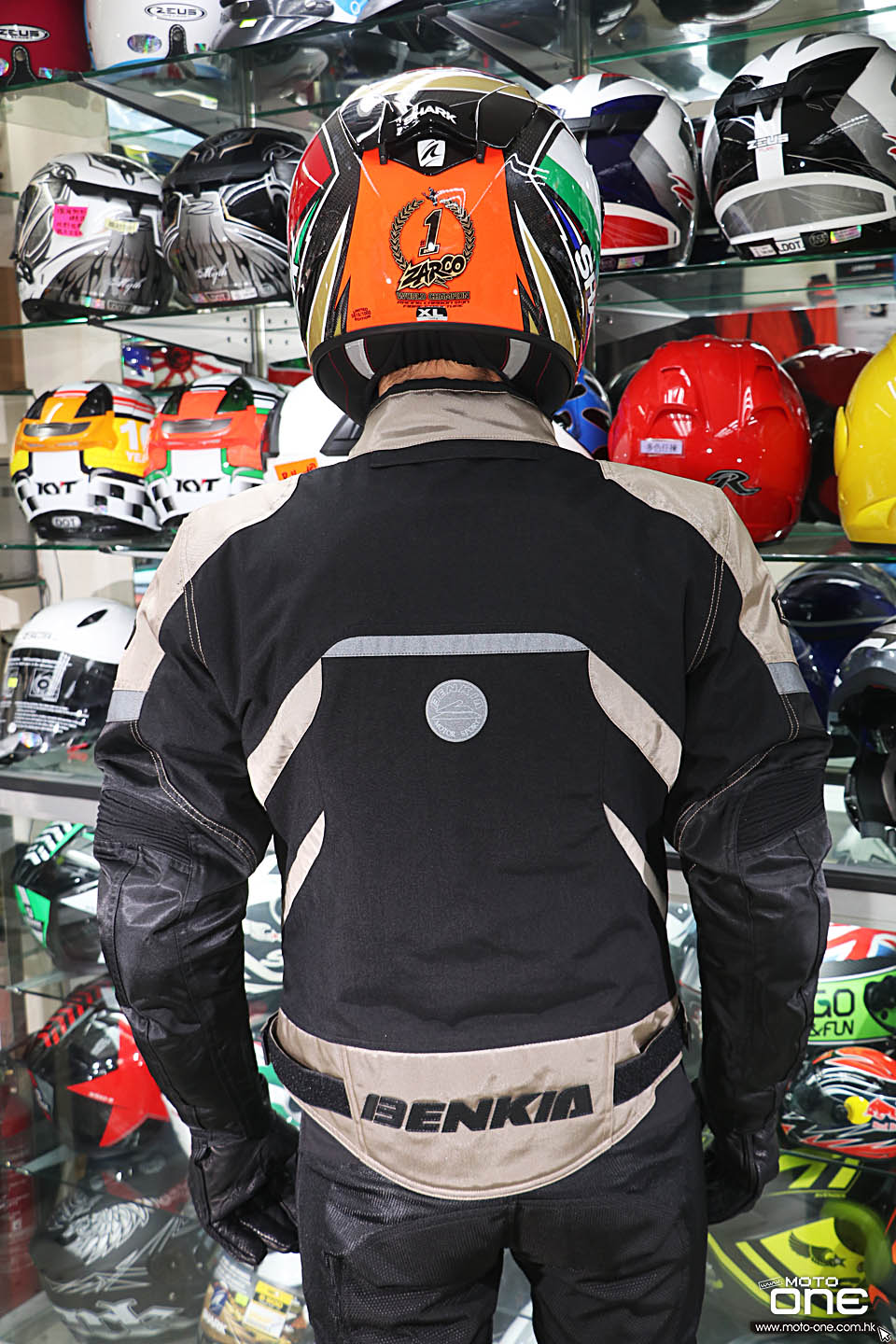 2016 BENKIA SUIT