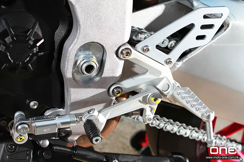 2017 APRILIA RSV4 RF Tuono 1100 Factory