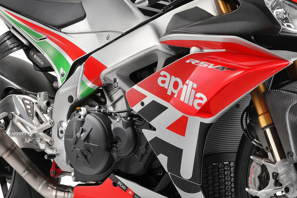 2018 Aprilia RSV4 R FW GP winglet