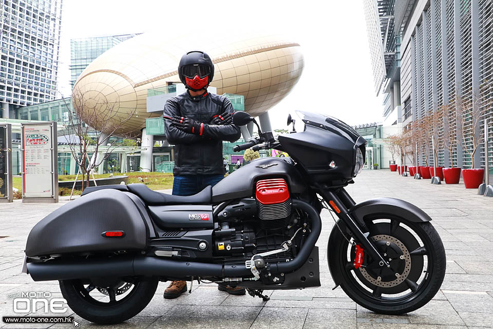 2018 MOTO GUZZI MGX-21