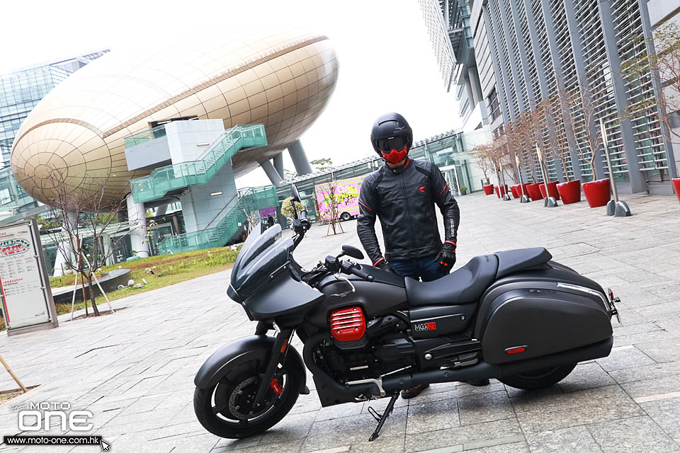 2018 MOTO GUZZI MGX-21