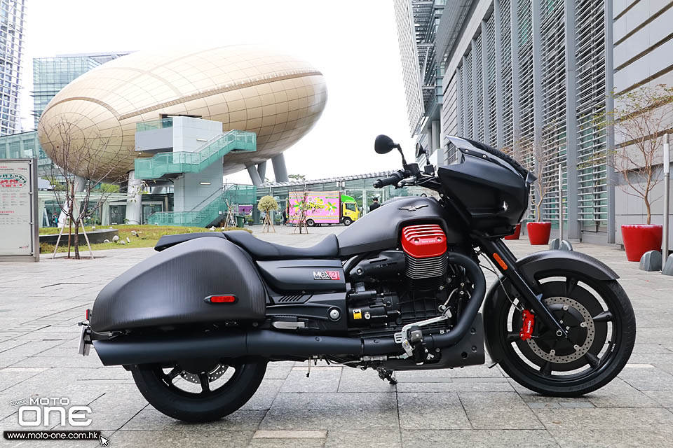 2018 MOTO GUZZI MGX-21