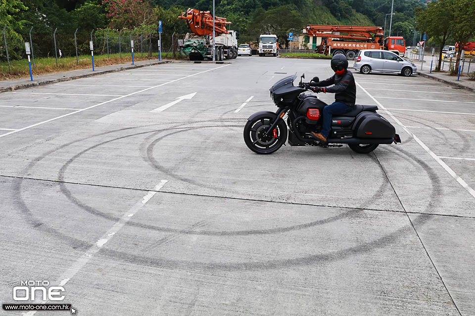 2018 MOTO GUZZI MGX-21