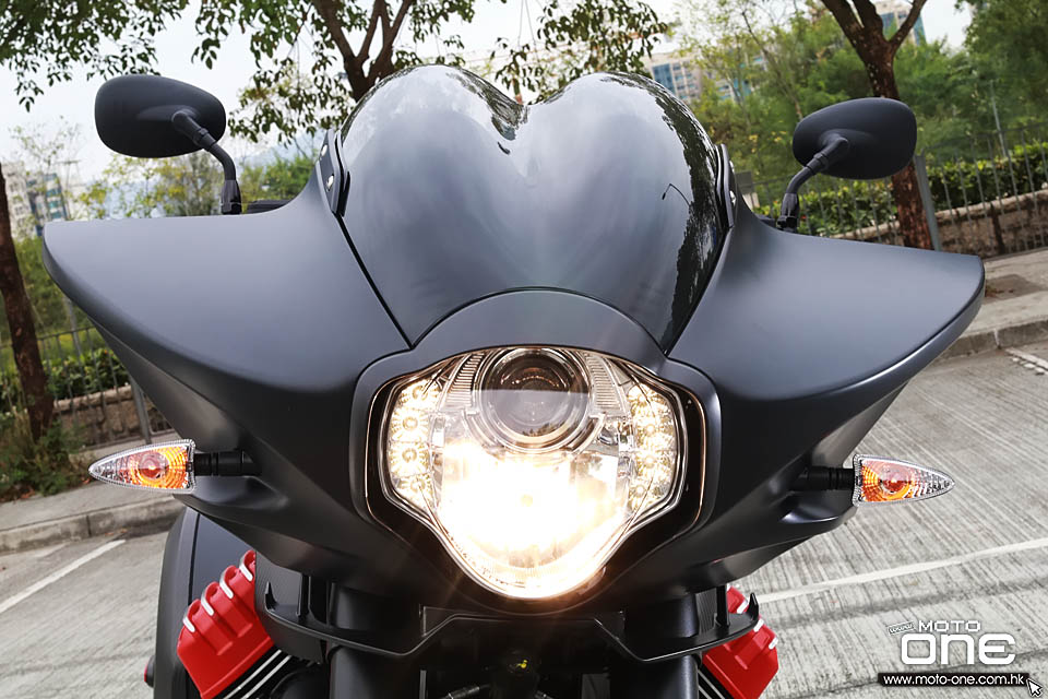 2018 MOTO GUZZI MGX-21