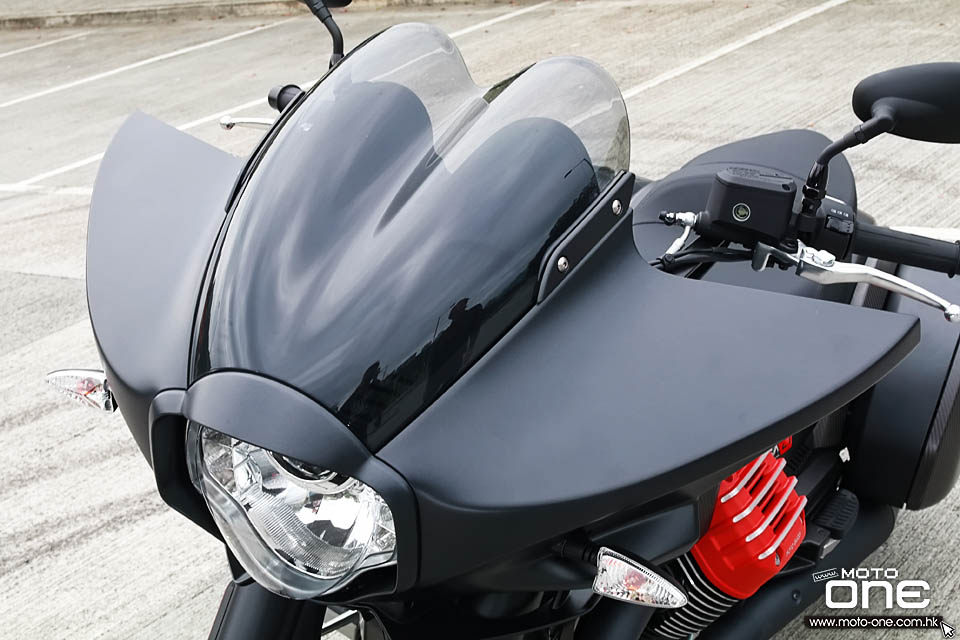 2018 MOTO GUZZI MGX-21