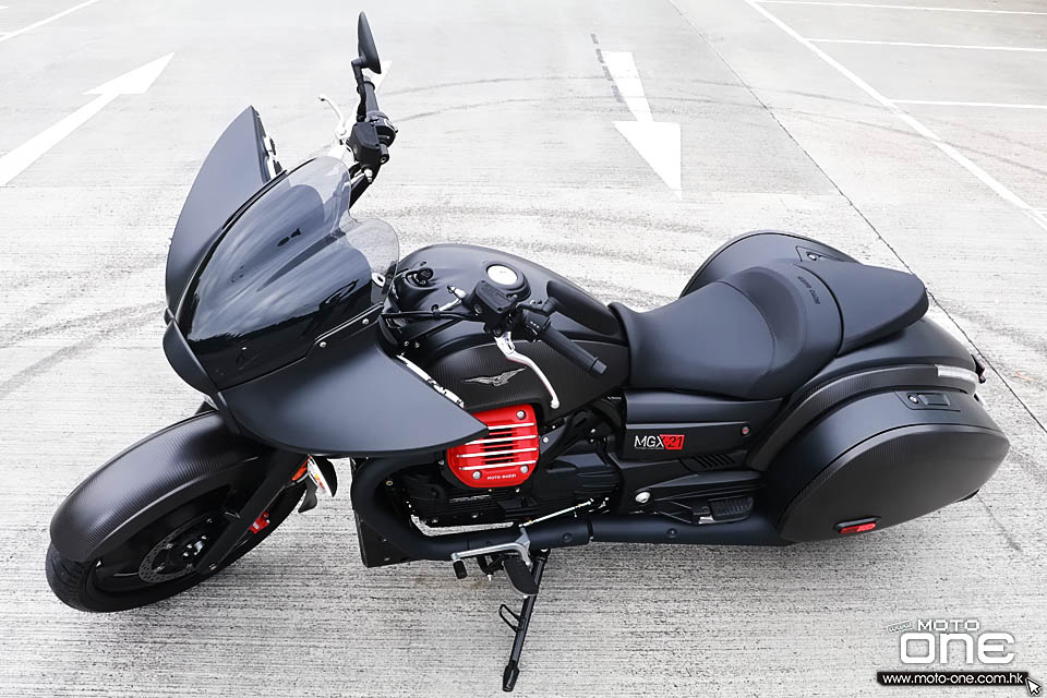 2018 MOTO GUZZI MGX-21