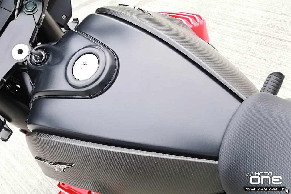 2018 MOTO GUZZI MGX-21