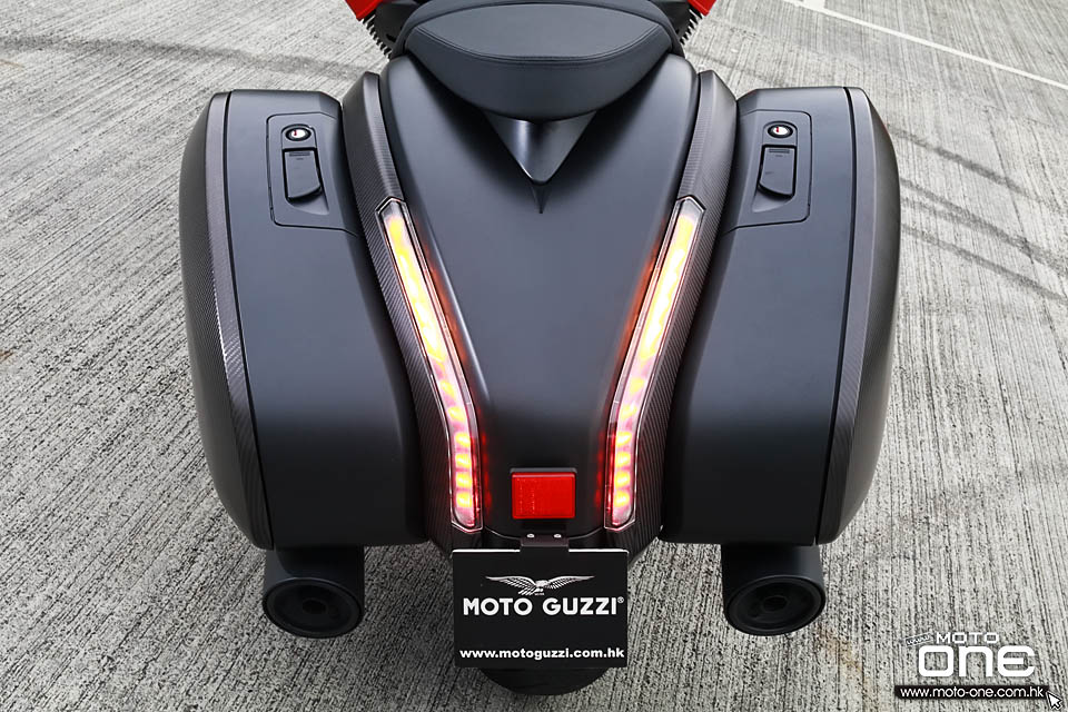 2018 MOTO GUZZI MGX-21