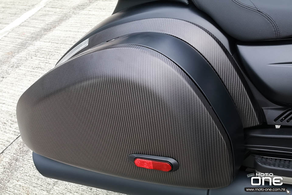 2018 MOTO GUZZI MGX-21