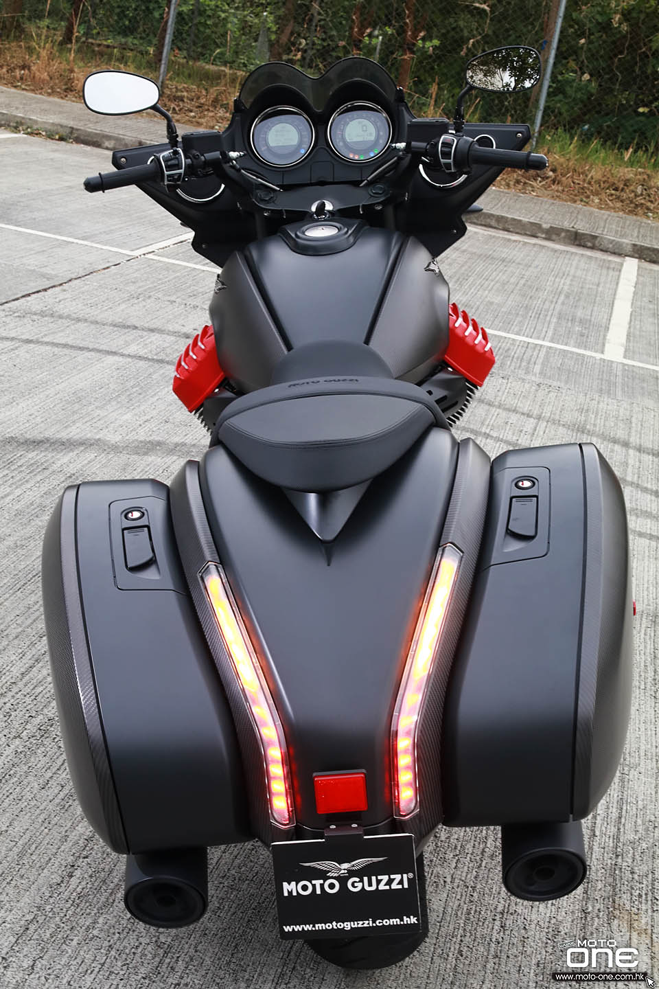 2018 MOTO GUZZI MGX-21