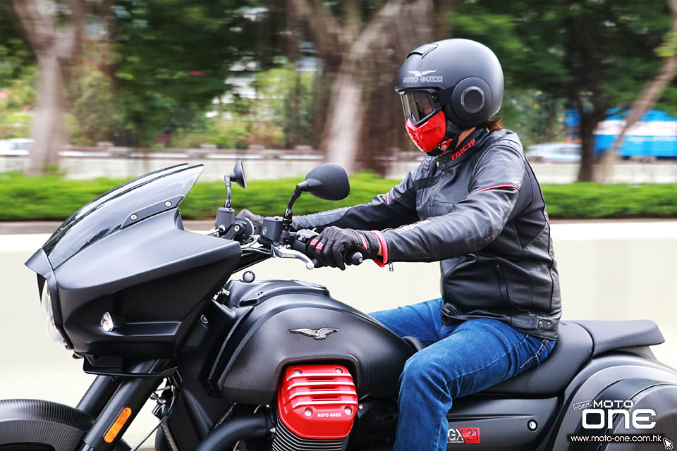 2018 MOTO GUZZI MGX-21