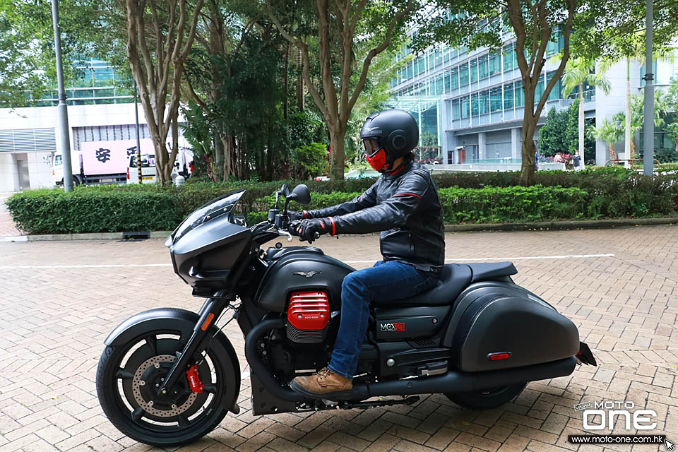 2018 MOTO GUZZI MGX-21