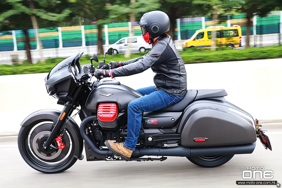 2018 MOTO GUZZI MGX-21