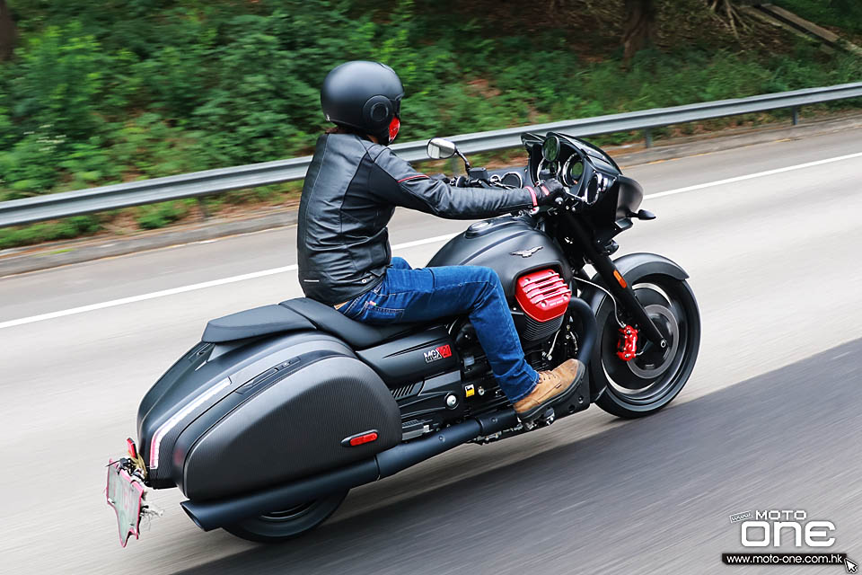 2018 MOTO GUZZI MGX-21