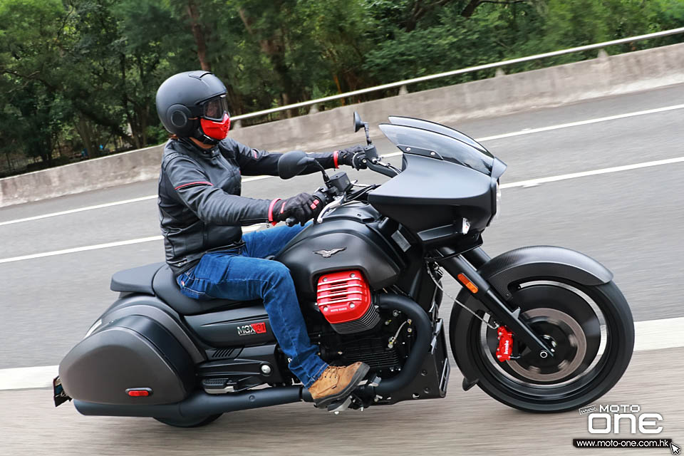 2018 MOTO GUZZI MGX-21