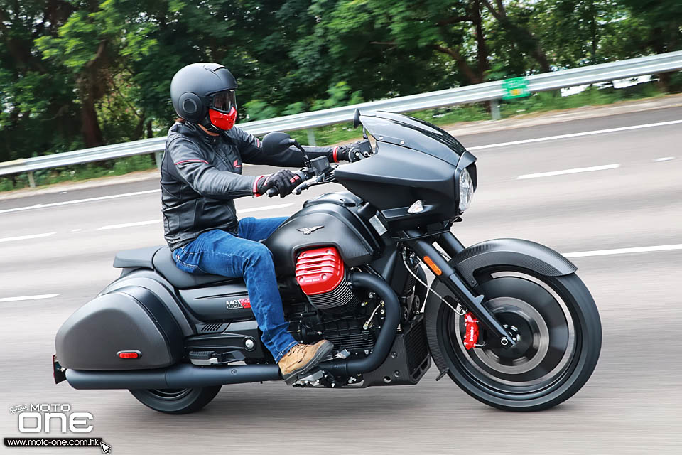 2018 MOTO GUZZI MGX-21