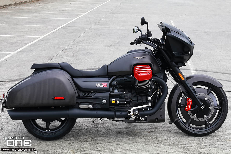 2018 MOTO GUZZI MGX-21