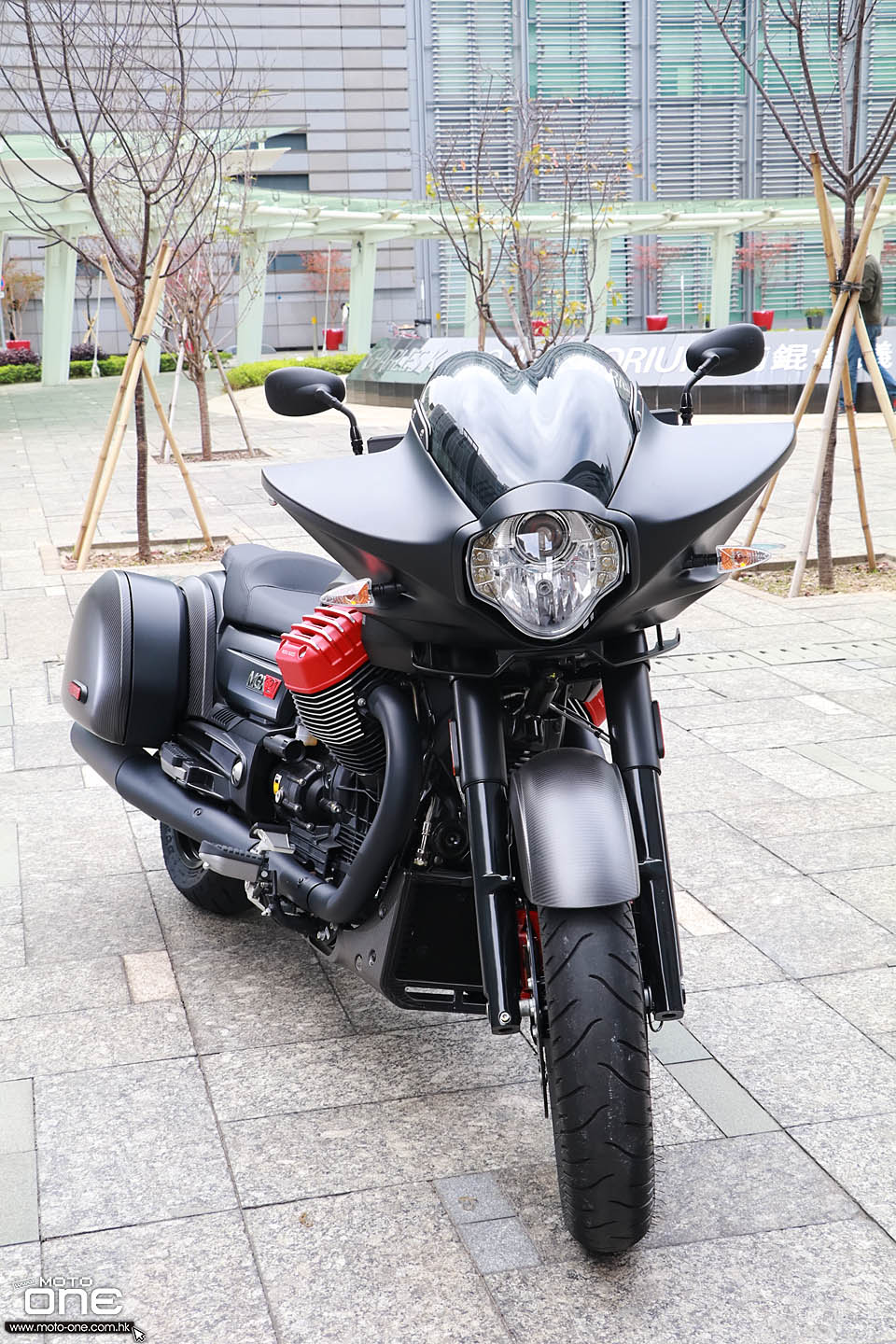 2018 MOTO GUZZI MGX-21