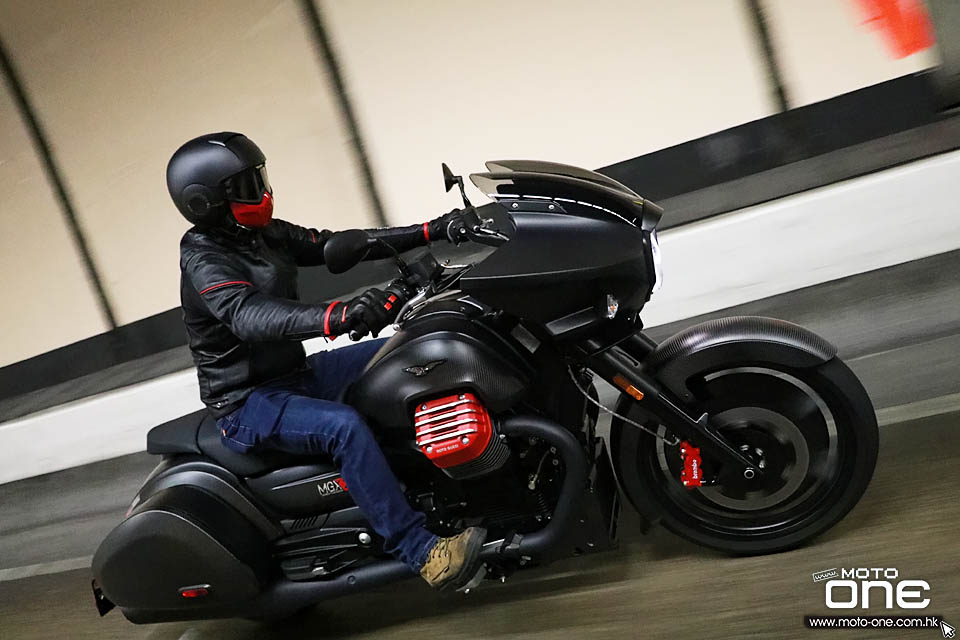 2018 MOTO GUZZI MGX-21