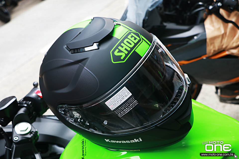 2018 KAWASAKI x SHOEI GT-AIR