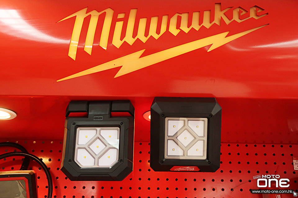 2018 MILWAUKEE M18 LIGHT