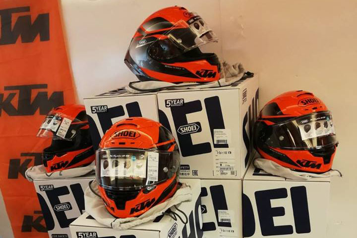 2018 KTM x SHOEI HELMET