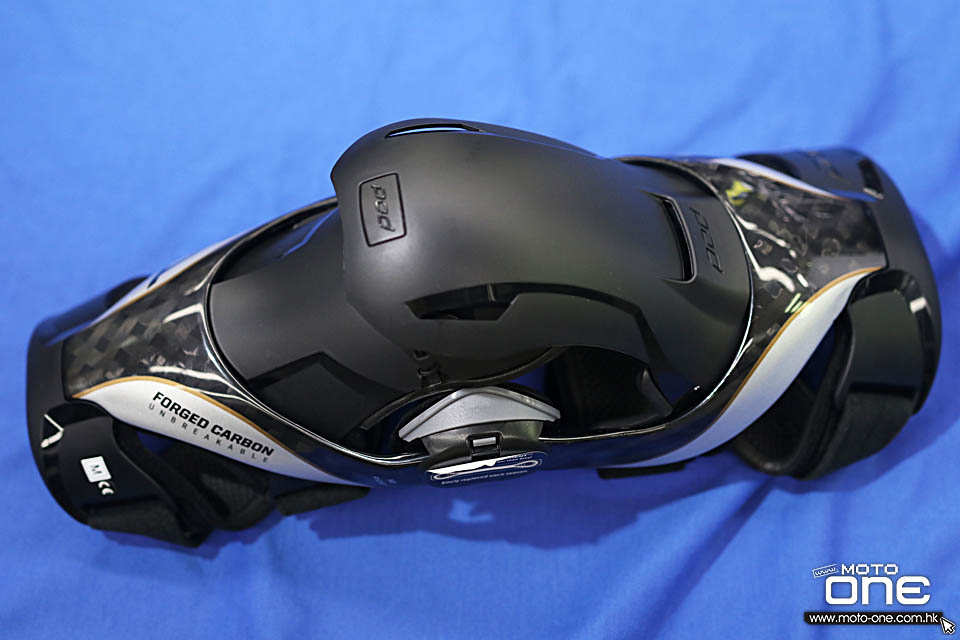 2019 POD K8 KNEE BRACE FORGED CARBON