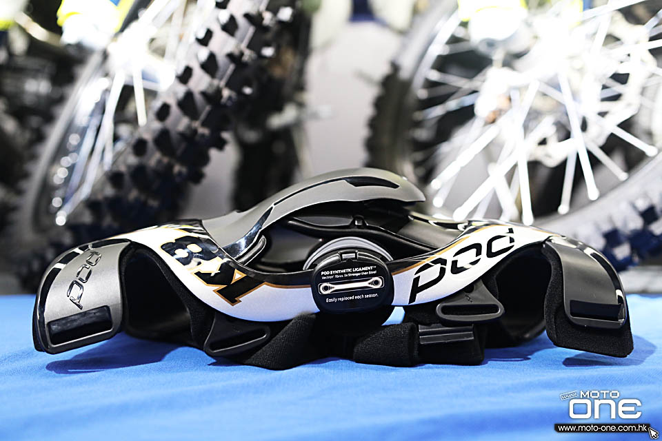 2019 POD K8 KNEE BRACE FORGED CARBON
