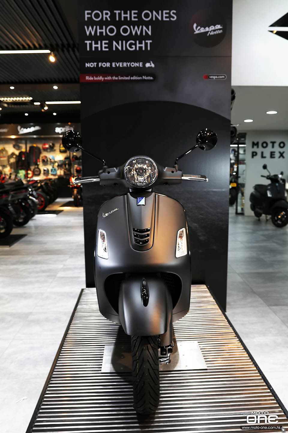 2019 VESPA GTS300 NOTTE