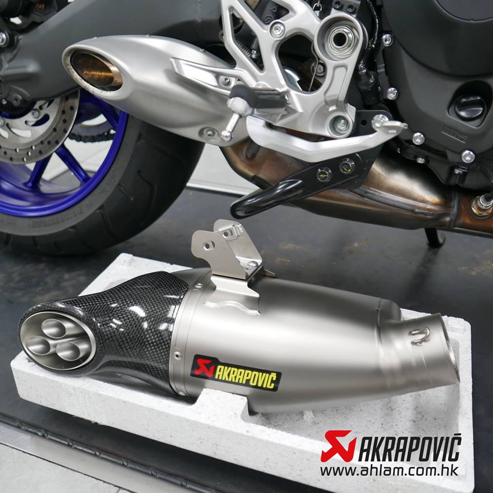 2019 Yamaha Niken Akrapovic Racing Line