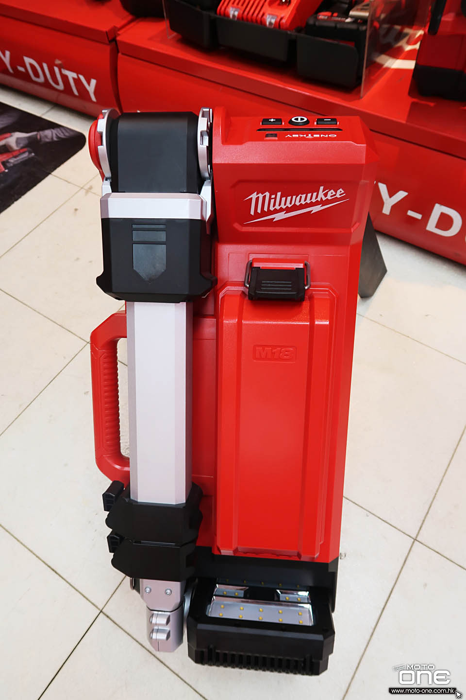 2019 MILWAUKEE M18 LED Stand Light