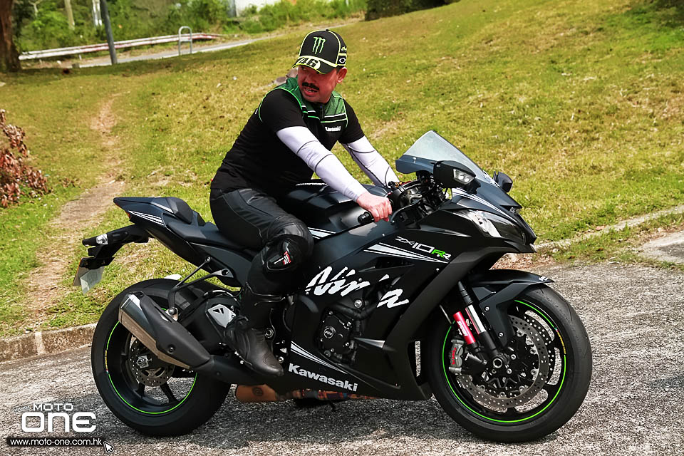 2019 KAWASAKI ZX-10RR TEST